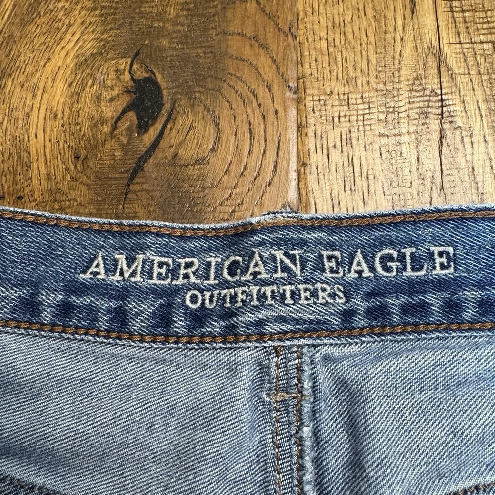 American Eagle Women's Size 12 High Rise Mom Jean Med Wash Inseam 28" Stretch - Picture 2 of 9